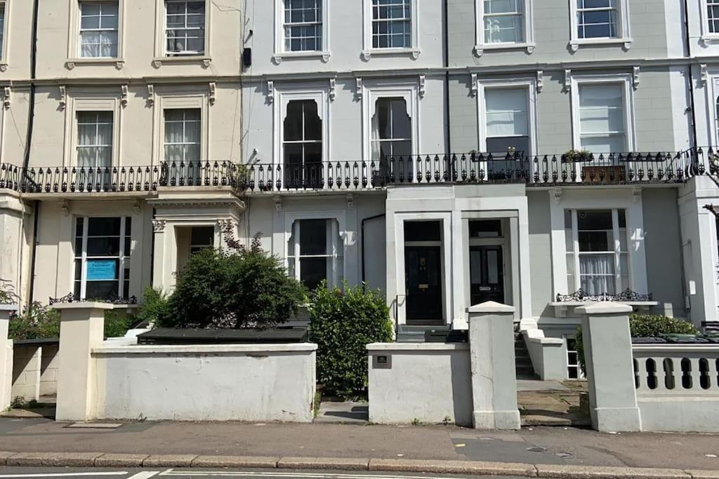 Gorgeous 2 Bedroom Flat In Charming Swiss Cottage London Ngoại thất bức ảnh